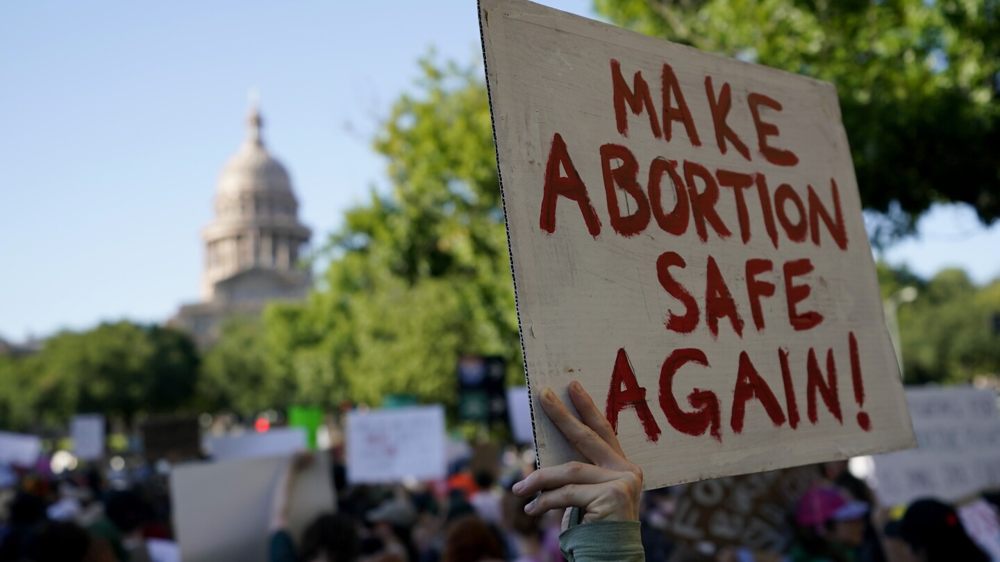Как мъж от Тексас тества аборти извън щата, като иска от съда да призове бившата му партньорка