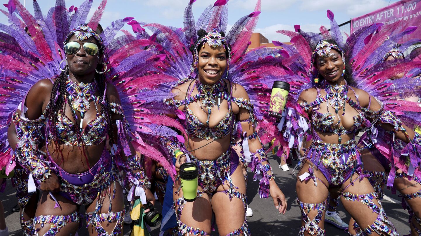 3 people stabbed during London’s Notting Hill Carnival, police say