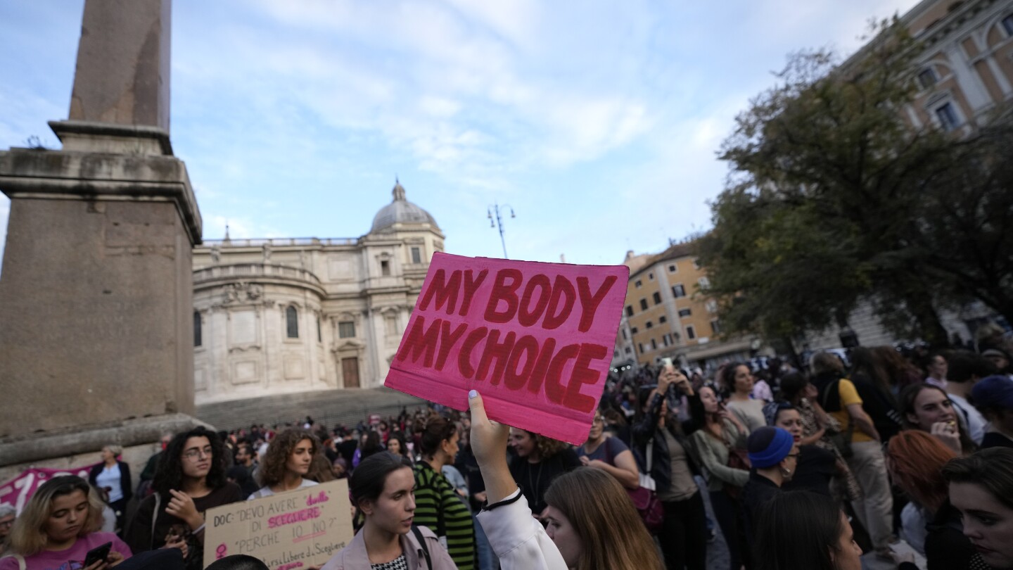 Абортът се завръща в светлината на прожекторите в Италия 46 години след като беше легализиран
