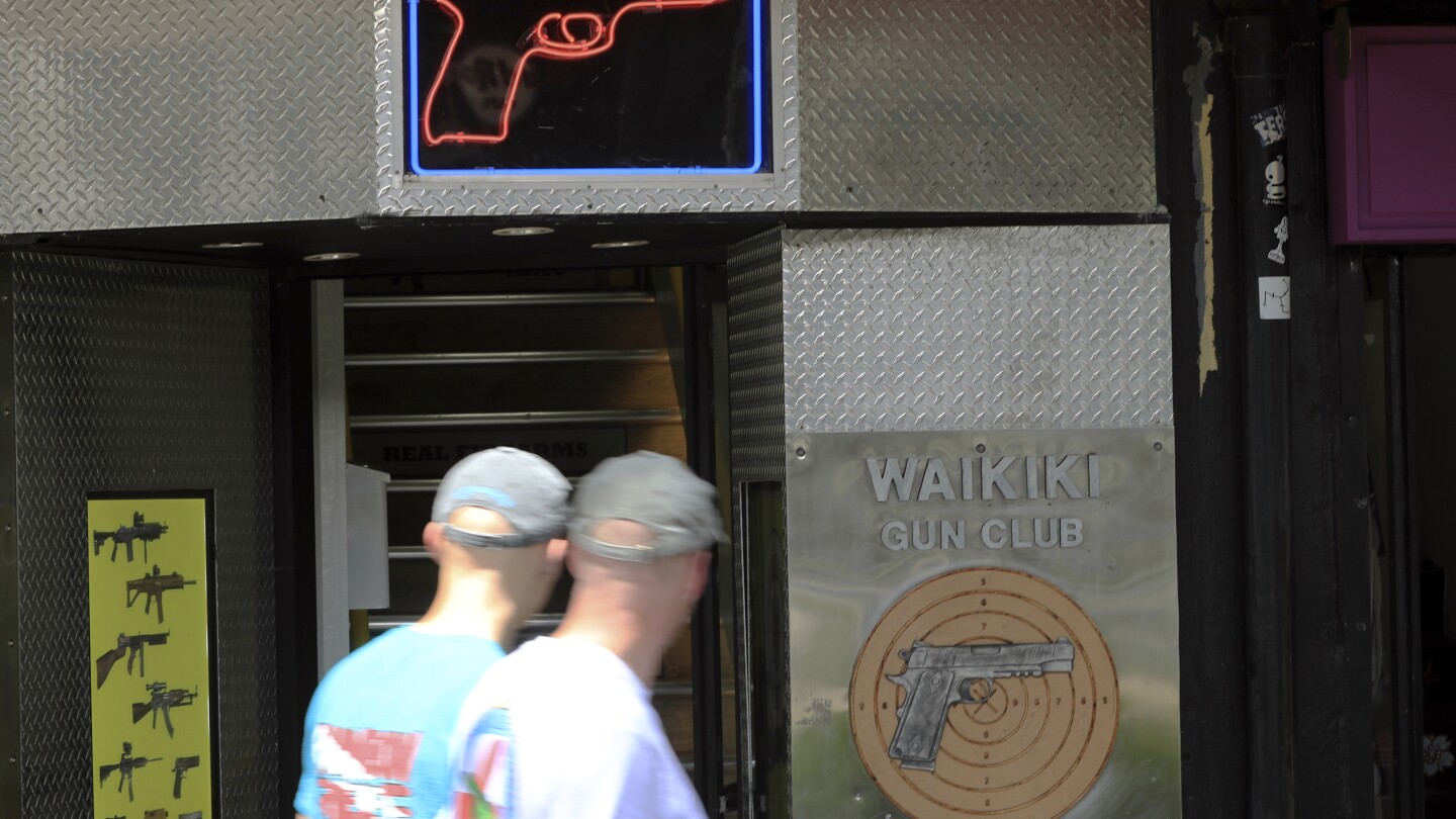 Хонолулу се съгласява с 4-месечен прозорец за предоставяне или отказ на лицензи за носене на оръжие след съдебно дело за закъснения