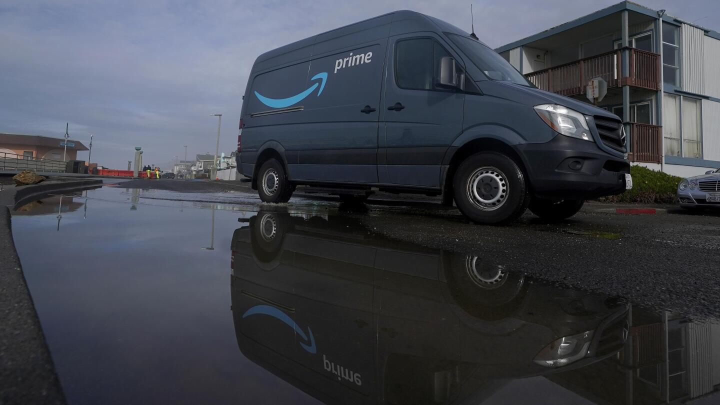 Amazon begins mass layoffs among its corporate workforce