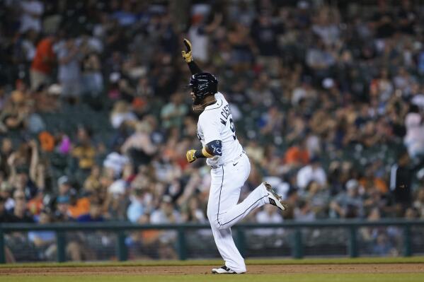 Kyle Isbel flies out to right fielder Willi Castro.