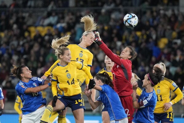 Sweden's Amanda Ilestedt, center, heads the ball to score the opening goal during the Women's World Cup Group G soccer match between the Sweden and Italy in Wellington, New Zealand, Saturday, July 29, 2023. (AP Photo/John Cowpland)