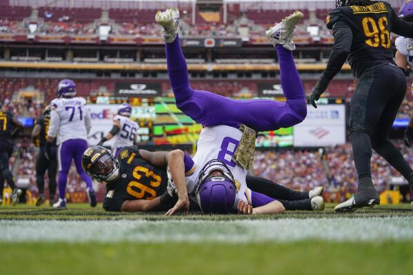 Iced-out Kirk Cousins celebrates Vikings 20-17 win over Commanders