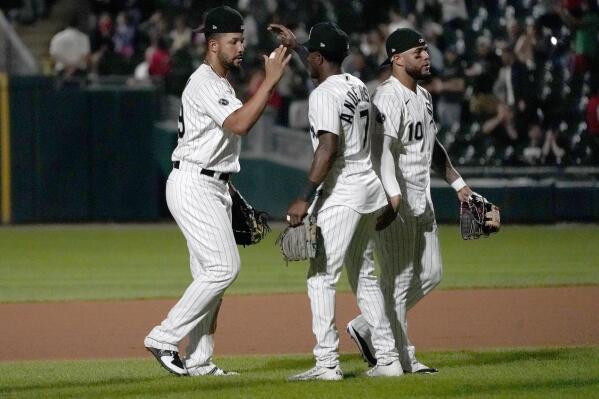 Cease blanks Royals for 6 innings, White Sox win 7-1