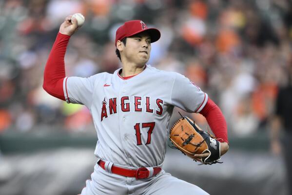 Shohei Ohtani gets his 10th mound victory of the season in the Angels' 4-1  win over the Giants