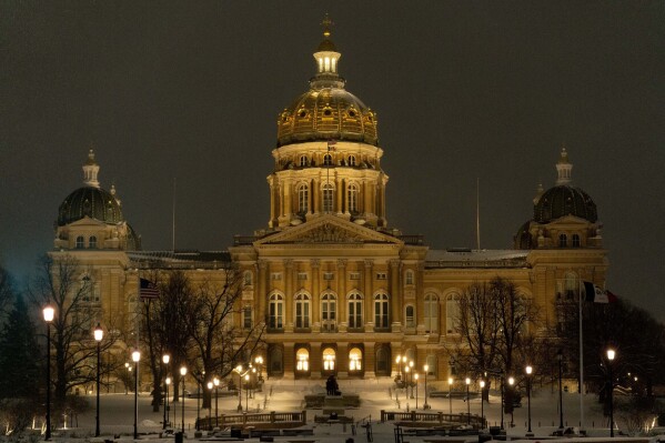 FILE - The Iowa Capitol is visible before sunrise, Jan. 12, 2024, in Des Moines, Iowa. A bill that would have criminalized the death of an “unborn person” has been shelved in Iowa after a Senate Republican joined Democrats in voicing concerns about the potential impact on in vitro fertilization after an Alabama court found frozen embryos can be considered children. (AP Photo/Andrew Harnik, File)