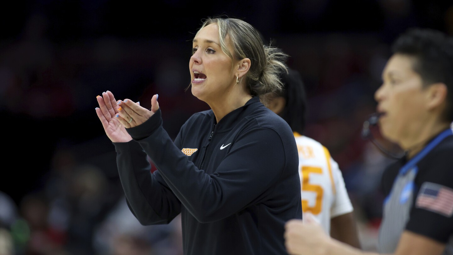 Kim Caldwell Extends Contract with Lady Vols
