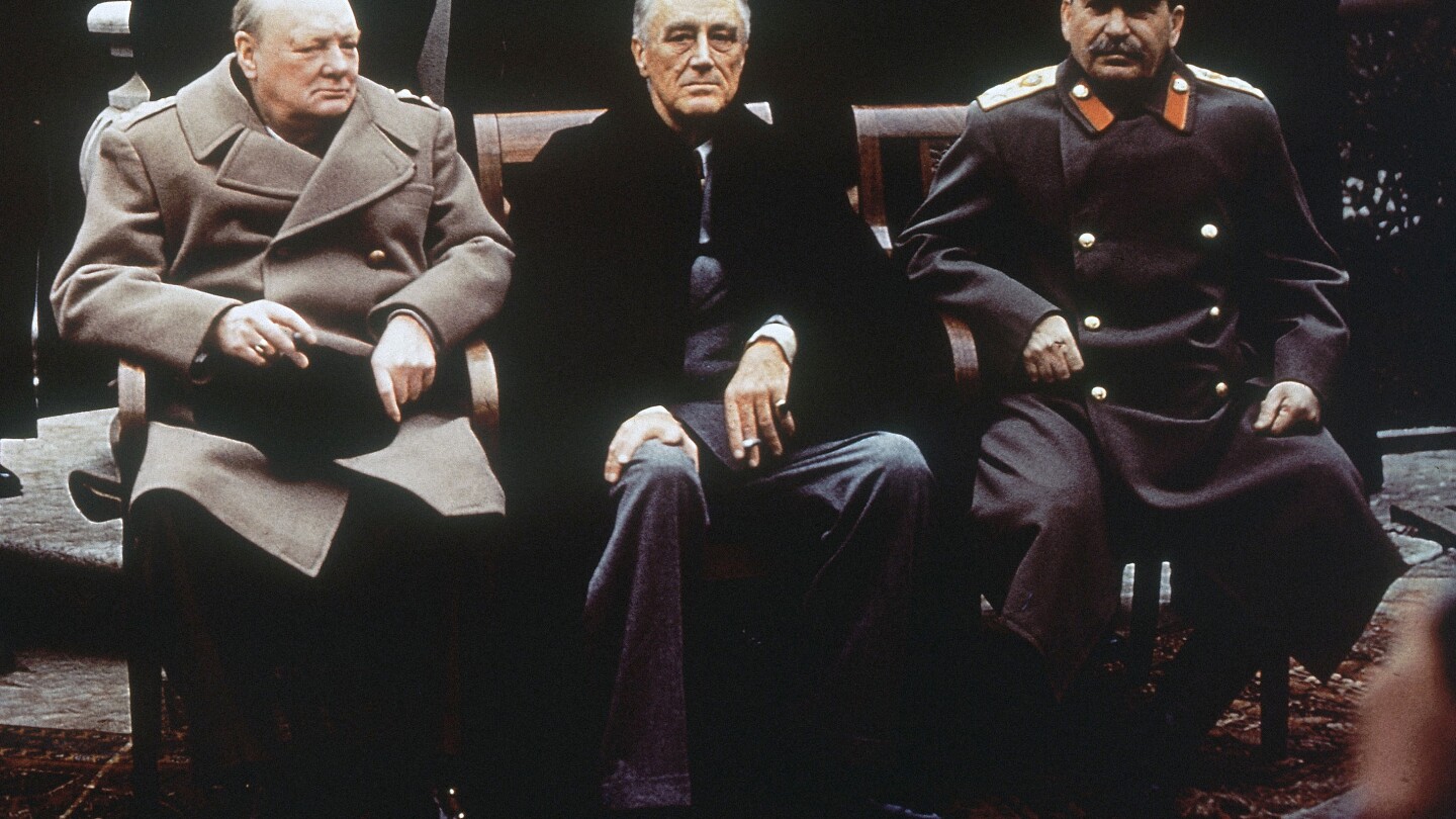 Днес в историята: 4 февруари Рузвелт, Чърчил, Сталин започват конференцията в Ялта от Втората световна война