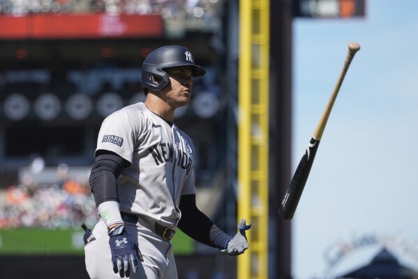 New York Yankees' Juan Soto flips his bat after hitting a two-run home run against the San Francisco Giants during the ninth inning of a baseball game, Sunday, June 2, 2024, in San Francisco. (AP Photo/Godofredo A. Vásquez)