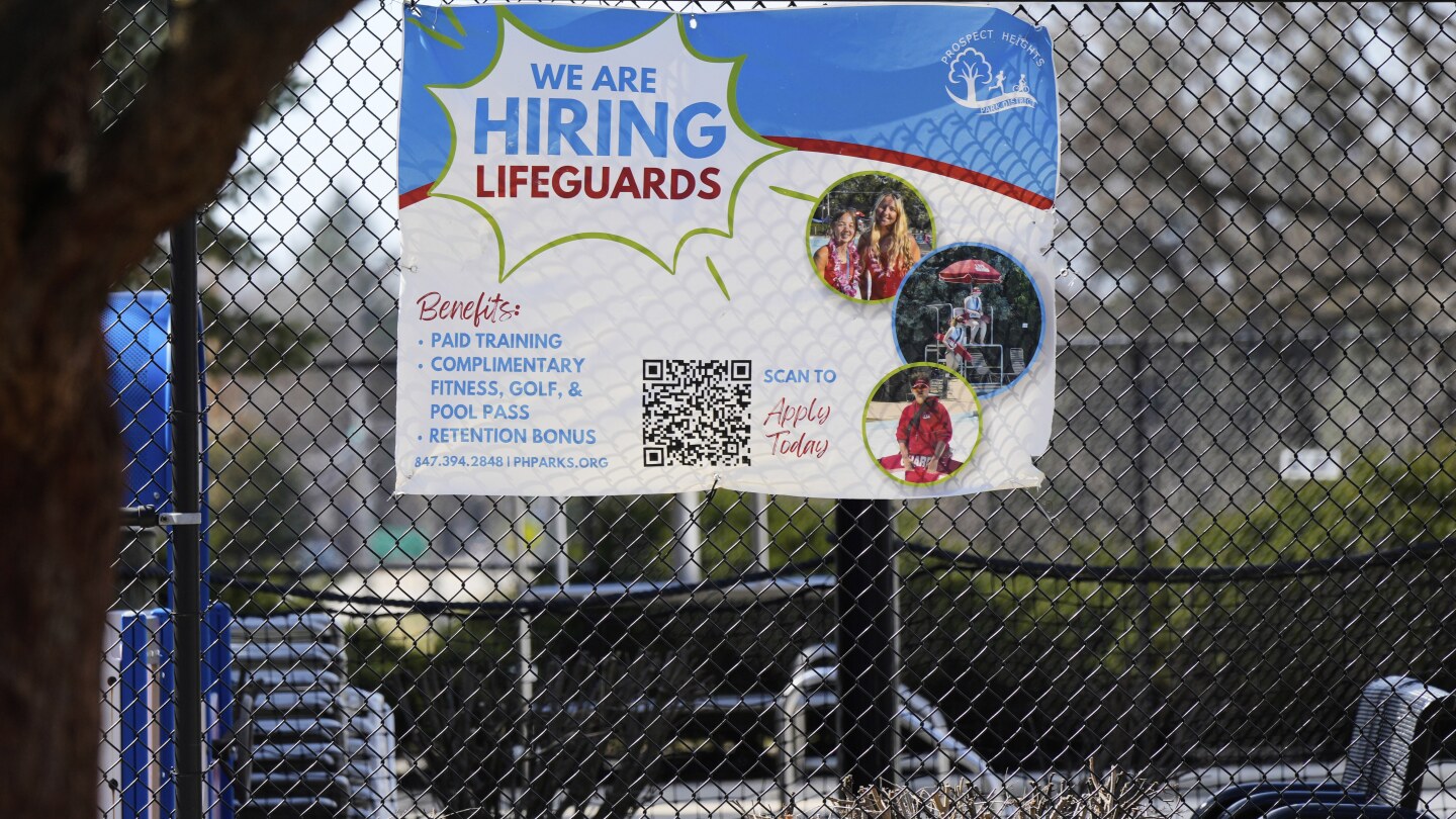 US applications for unemployment benefits hold steady, remain in recent healthy range