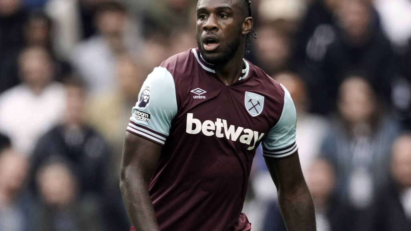Antonio says he came 'close to dying' in car crash that left the West Ham striker with shattered leg