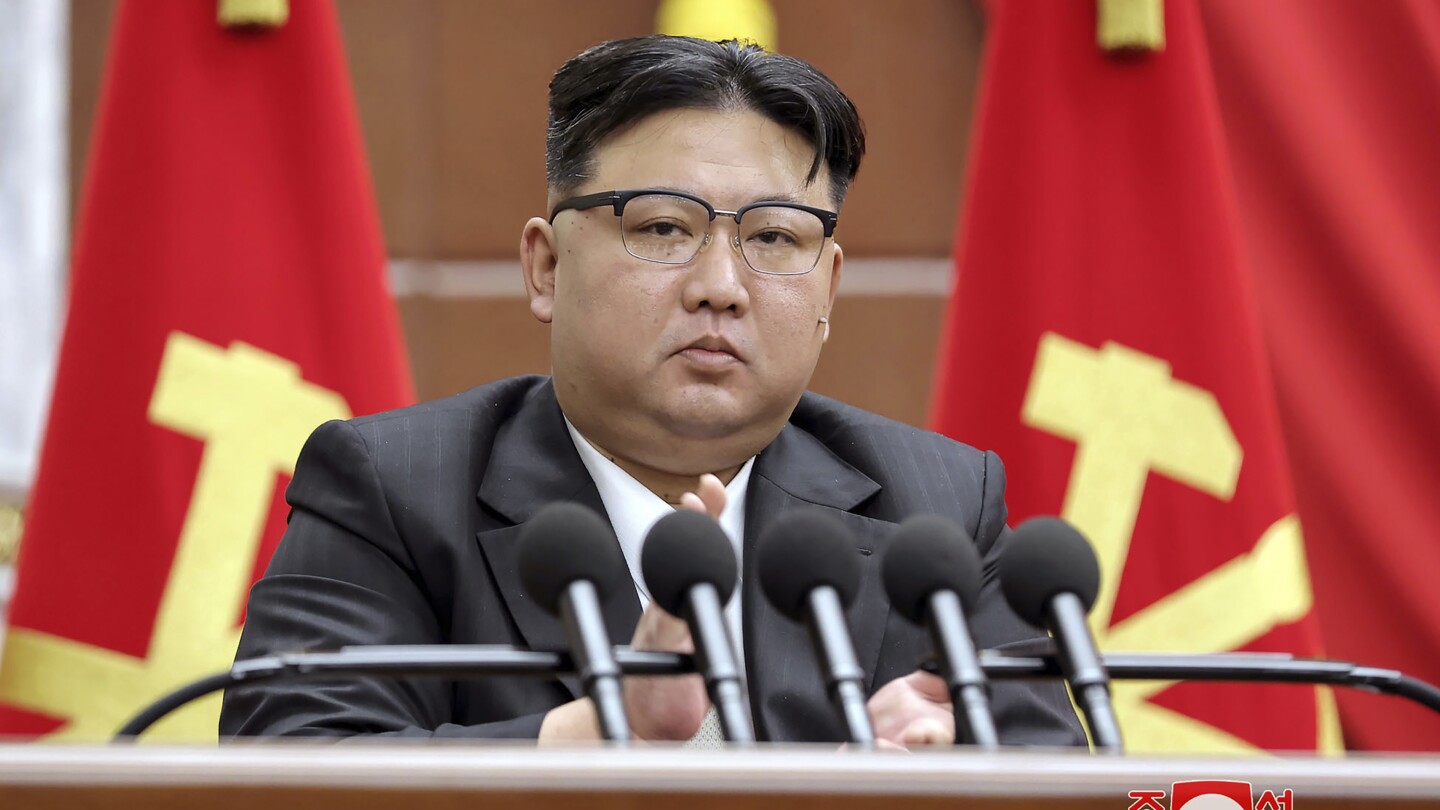朝鲜领导人表示，他将在 2024 年再发射三颗间谍卫星并制造更多核武器