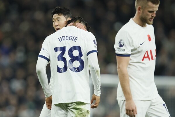 9-man Tottenham beaten by Chelsea in chaotic match and loses EPL's last  undefeated record - The San Diego Union-Tribune