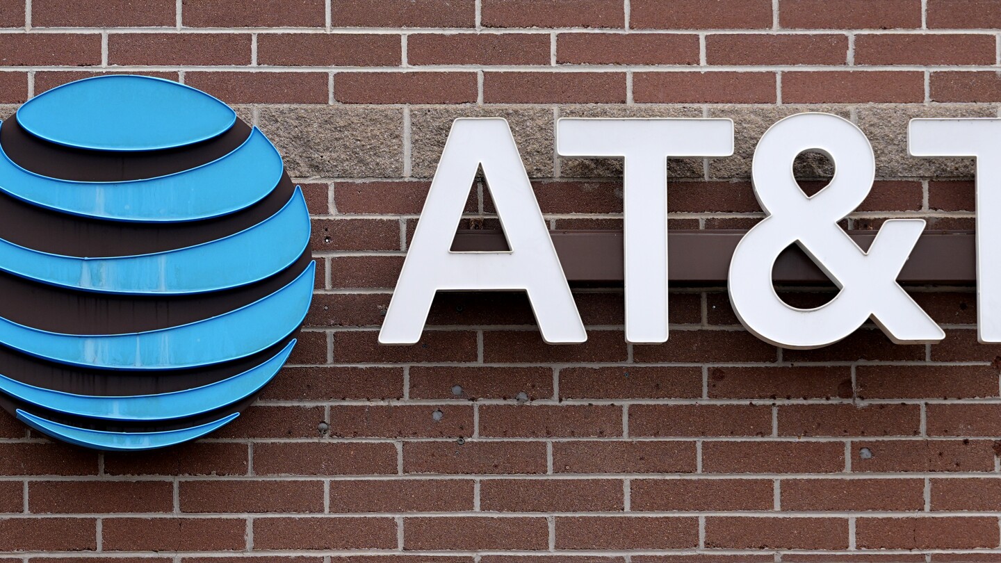 AT&T says it has restored wireless coverage after an outage knocked out cellphone service on its network across the U.S. for hours. (Feb. 22) (AP 