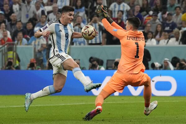 Lusail, Qatar. Dec 13, 2022, Emiliano Martinez of Argentina during the FIFA  World Cup Qatar 2022 match, Semi-final between Argentina and Croatia played  at Lusail Stadium on Dec 13, 2022 in Lusail