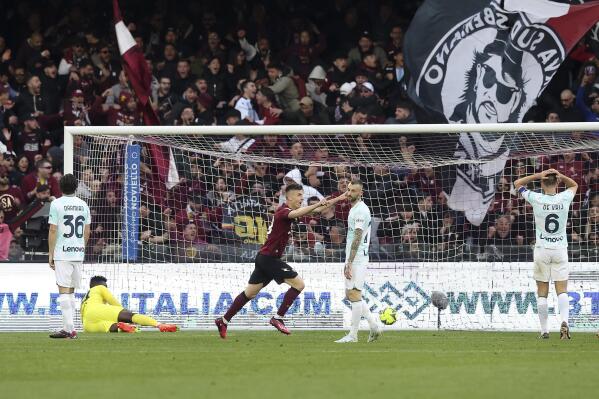 Salernitana's Antonio Candreva celebrates after scoring his side's equalizer at the end of the Italian Serie A soccer match between Salernitana and Inter Milan at the Arechi stadium in Salerno, Italy, Friday, April 7, 2023. (Alessandro Garofalo/LaPresse via AP)