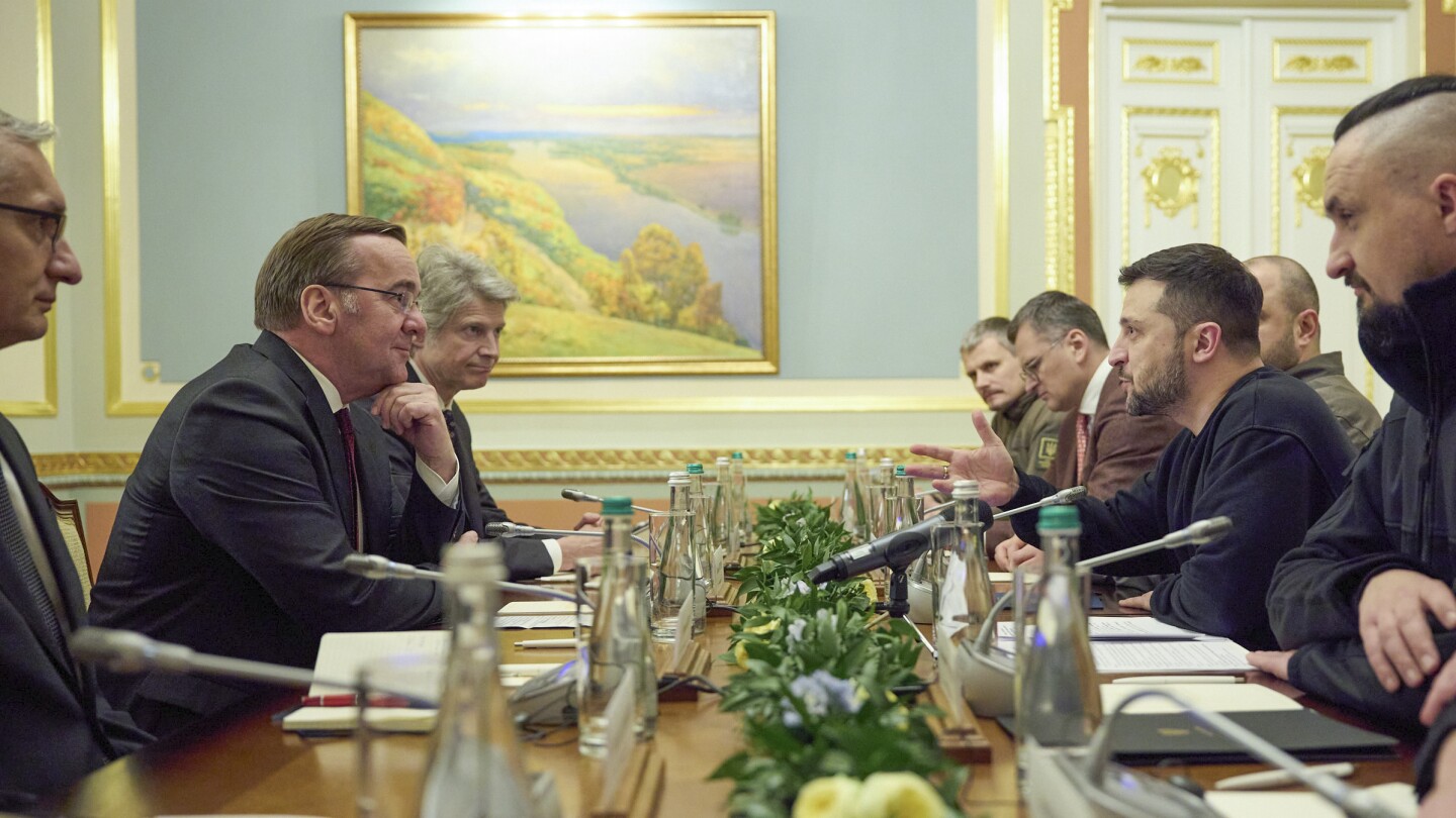 Der deutsche Verteidigungsminister stellt zusätzliche Hilfe für den Kampf der Ukraine gegen die russische Invasion vor