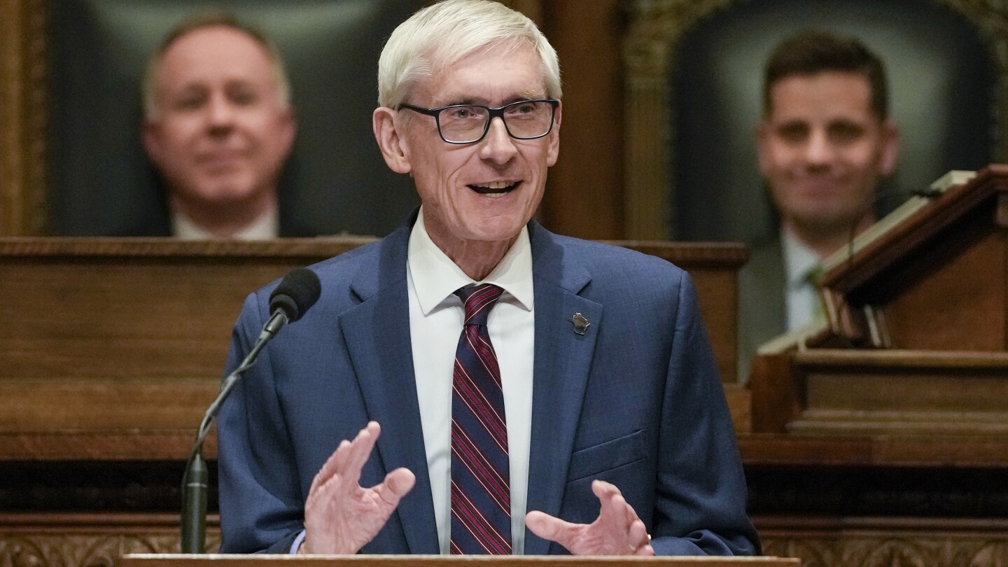 МАДИСЪН Уисконсин AP — Демократичният губернатор на Уисконсин Тони Евърс