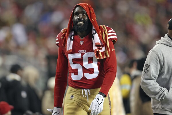 De'Vondre Campbell walking off the field during a 49ers game