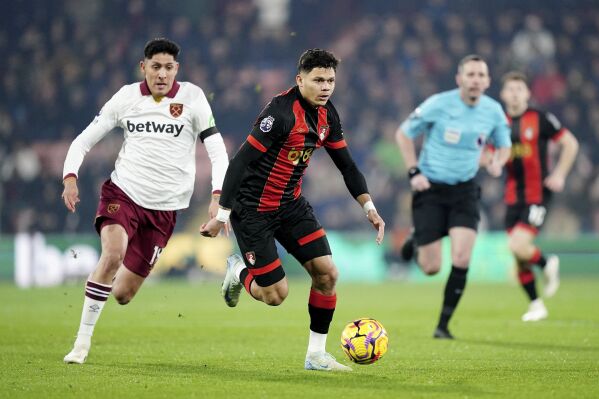West Ham share points with Bournemouth after late drama on England's south coast | AP News