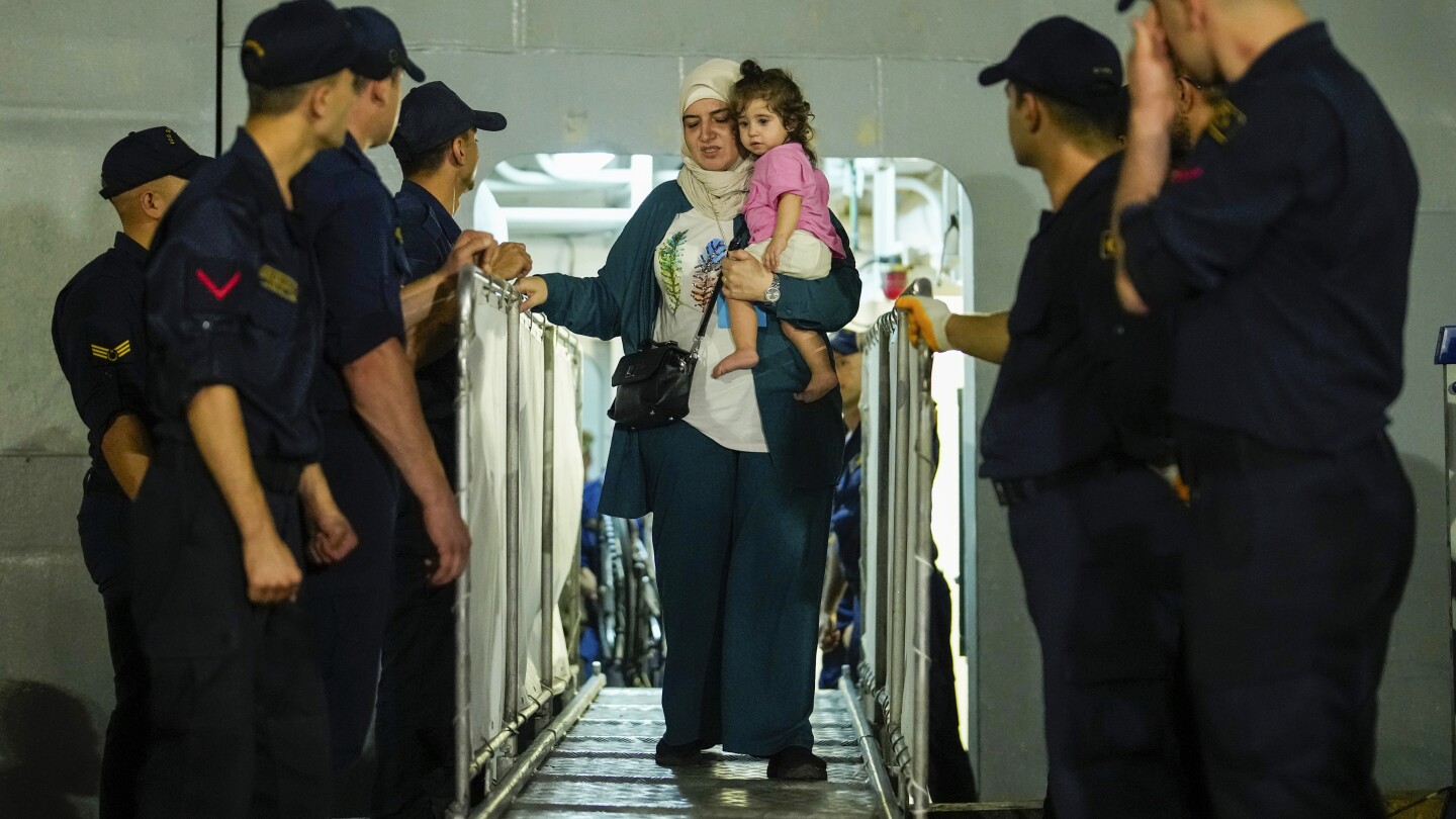 Turkish citizens fleeing Lebanon mourn the homes and family left behind