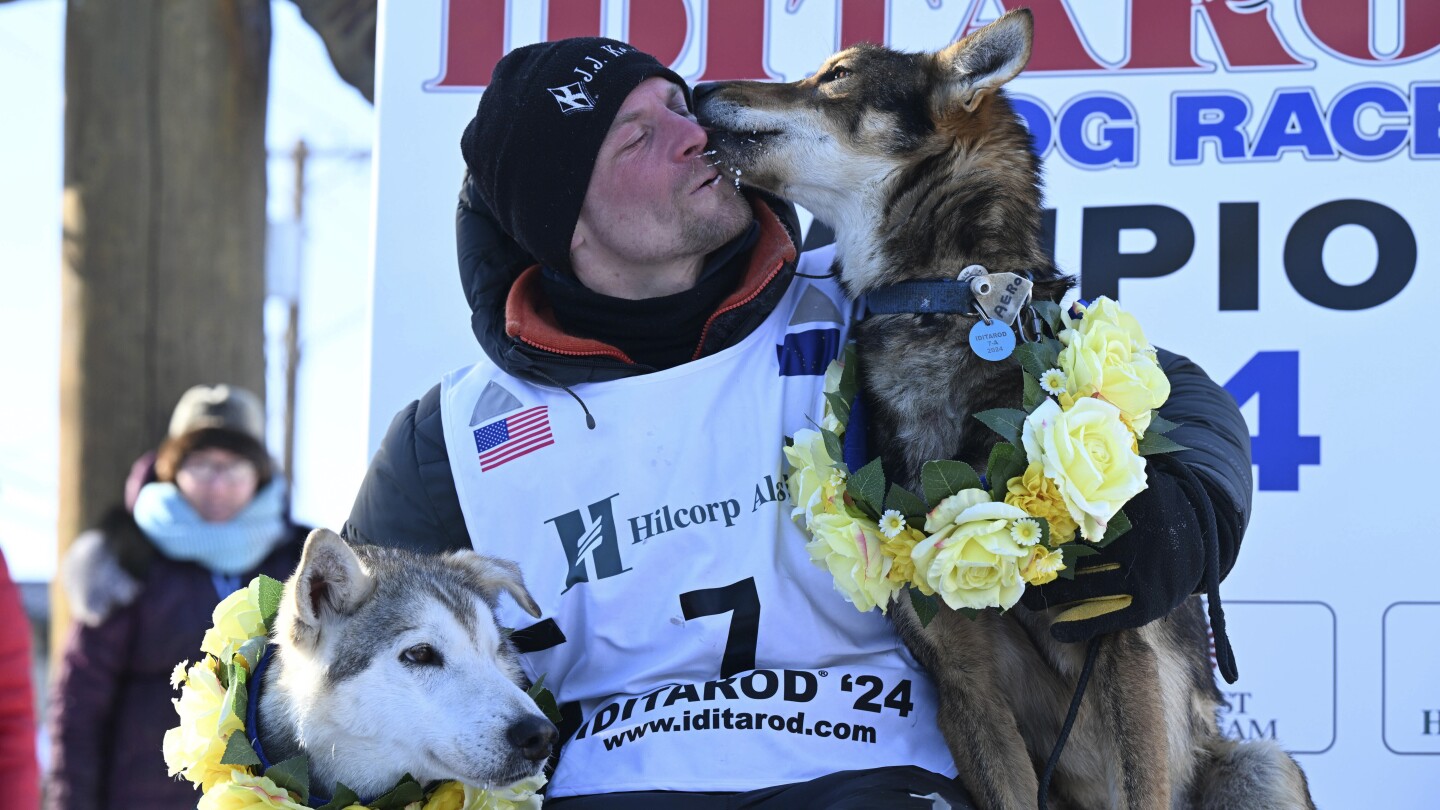 АНКОРИДЖ Аляска AP — Ежегодното състезание в Аляска с кучешки