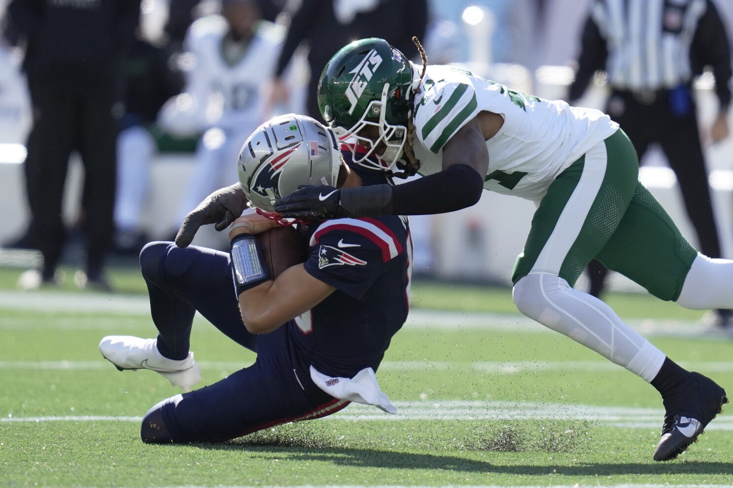 Patriots can't quite celebrate victory over Jets with QB Maye in concussion  protocol | AP News