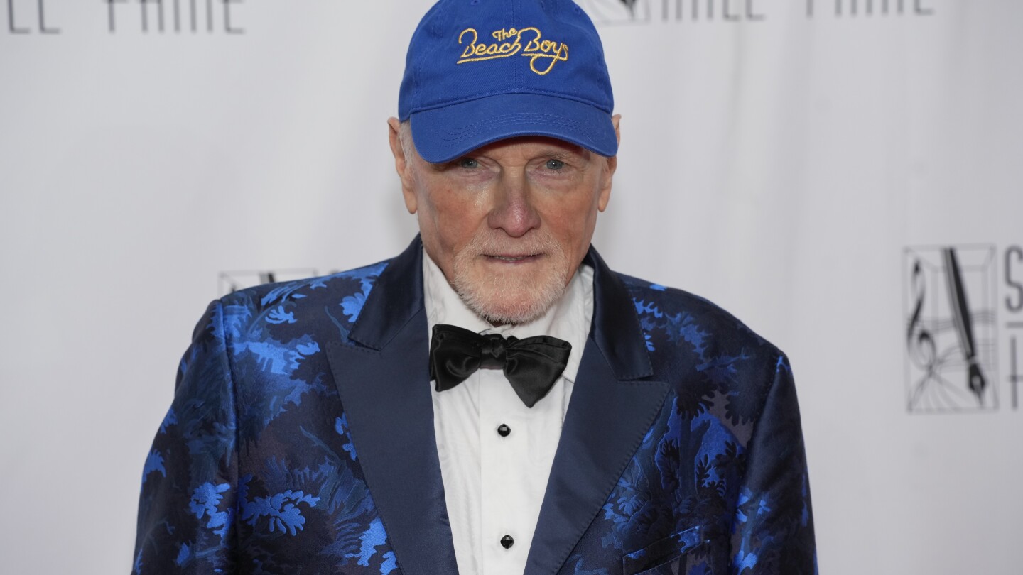 Mike Love and John Stamos pay tribute to Beach Boys' Brian Wilson