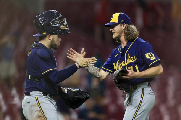 Hader gets 500th K, Brewers stop Reds' 2-game win streak