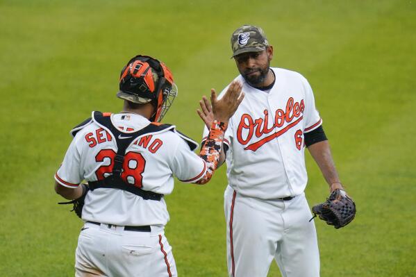 Yankees rally to defeat Orioles