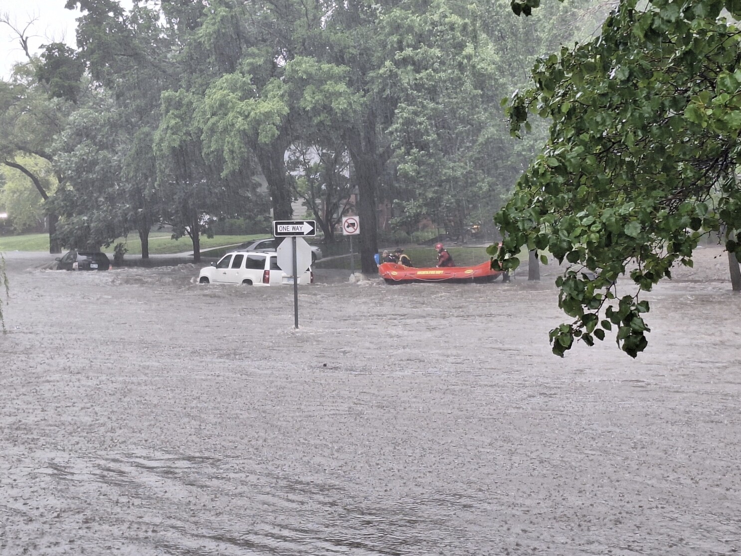 1 dead after severe weather hits central US, flooding parts of Texas and Kansas
