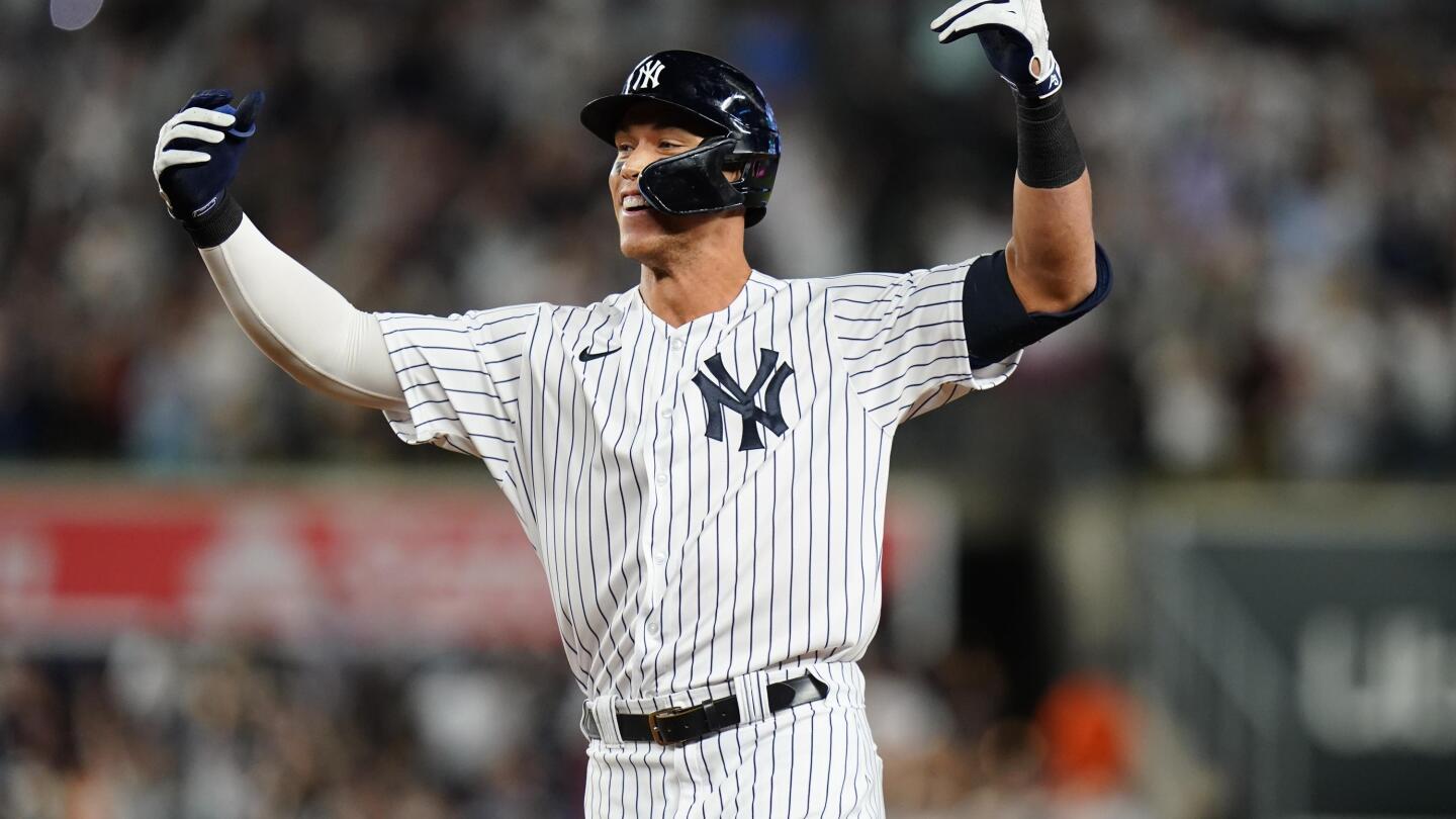 New York Yankees OF Aaron Hicks Takes Advantage of Start, Hits 100th Career  Home Run - Sports Illustrated NY Yankees News, Analysis and More