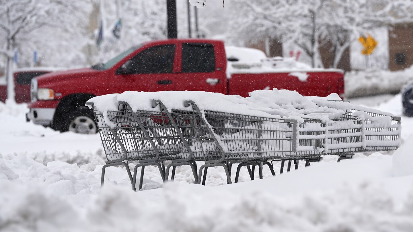 Снежна буря в Колорадо затвори магистрали и училища за втори ден