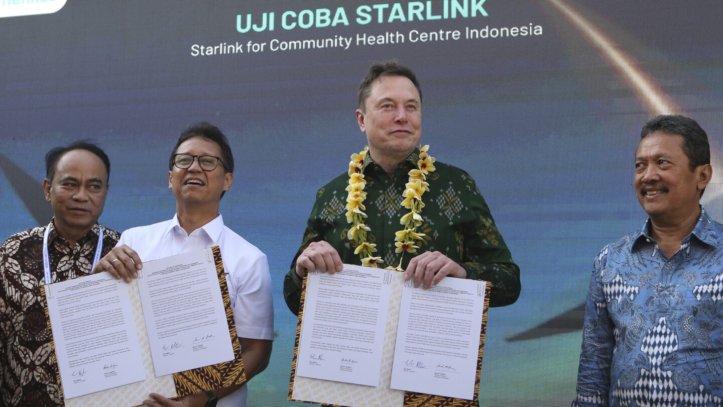 Indonesia: Elon Musk arrives in Bali to launch Starlink satellite internet service