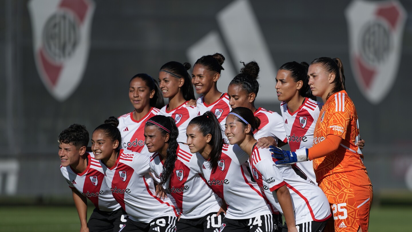 Attirés par la passion du football, un nombre croissant de joueuses étrangères rejoignent la ligue féminine argentine