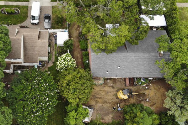 FILE - Authorities continue to work at the home of suspect Rex Heuermann, bottom right, in Massapequa Park, N.Y., July 24, 2023. Investigators returned Monday, May 20, 2024, to the home of Heuermann, a New York architect charged in a string of slayings known as the Gilgo Beach killings. (AP Photo/Seth Wenig, File)