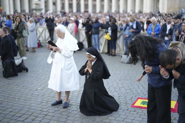 Sor Clara a nun from Peru prays during the speech of the newly elected Pope Leo XIV at the Vatican, Thursday, May 8, 2025. (AP Photo/Francisco Seco)