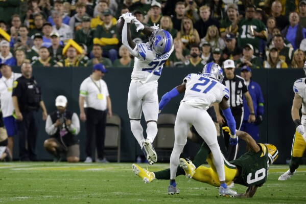 David Montgomery helps Lions top Packers, move into first in NFC North