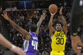 Jazz resiste para superar 128-120 a Kings