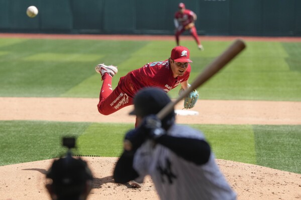 Diablos Rojos' pitcher Trevor Bauer throws against New York Yankees' Oswaldo Cabrera during the second inning of a baseball exhibition game at Alfredo Harp Helu Stadium in Mexico City, Sunday, March 24, 2024. (AP Photo/Fernando Llano)