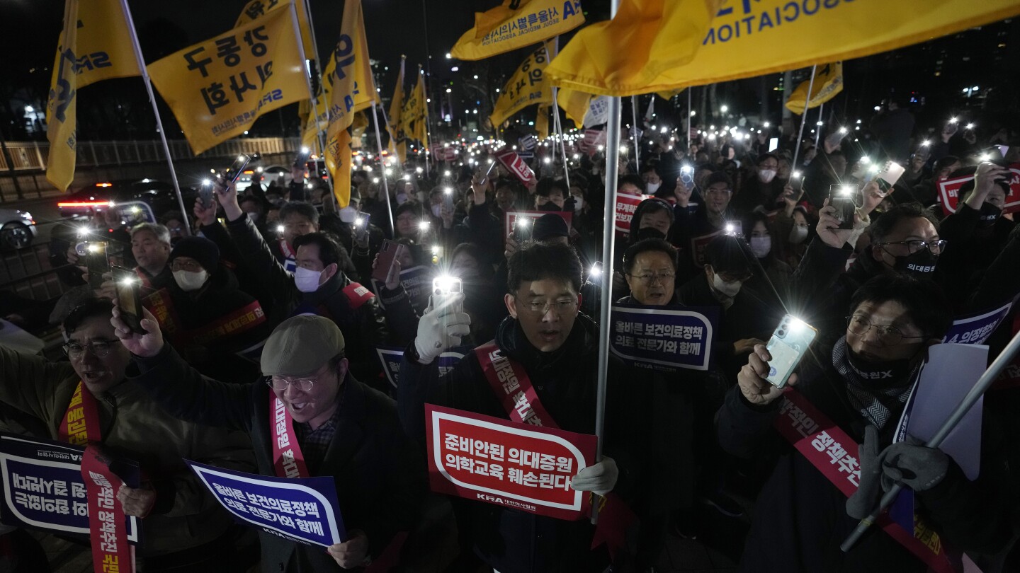 South Korean doctors rally against government plans to increase the number of medical students