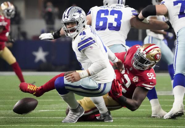 Dallas Cowboys quarterback Dak Prescott wears Nike shoes before playing the  Washington Football Team in an NFL football game in Arlington, Texas,  Sunday, Dec. 26, 2021. (AP Photo/Ron Jenkins Stock Photo - Alamy