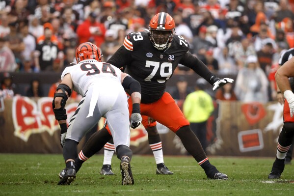FILE - Cleveland Browns offensive tackle Dawand Jones (79) looks to make a block against Cincinnati Bengals defensive end Sam Hubbard (94) during an NFL football game, Sunday, Sep. 10, 2023, in Cleveland. A fourth-round pick from Ohio State, Jones came off the bench last week and made his NFL debut after starter Jack Conklin suffered a season-ending knee injury. (AP Photo/Kirk Irwin, Fkile)