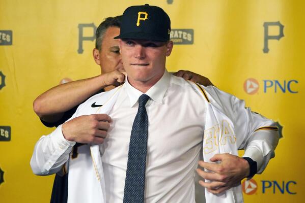 Number one overall pick by the Pittsburgh Pirates in last weeks Major  League baseball draft, Henry Davis, right, poses with general manager Ben  Cherington at PNC Park before a baseball game between