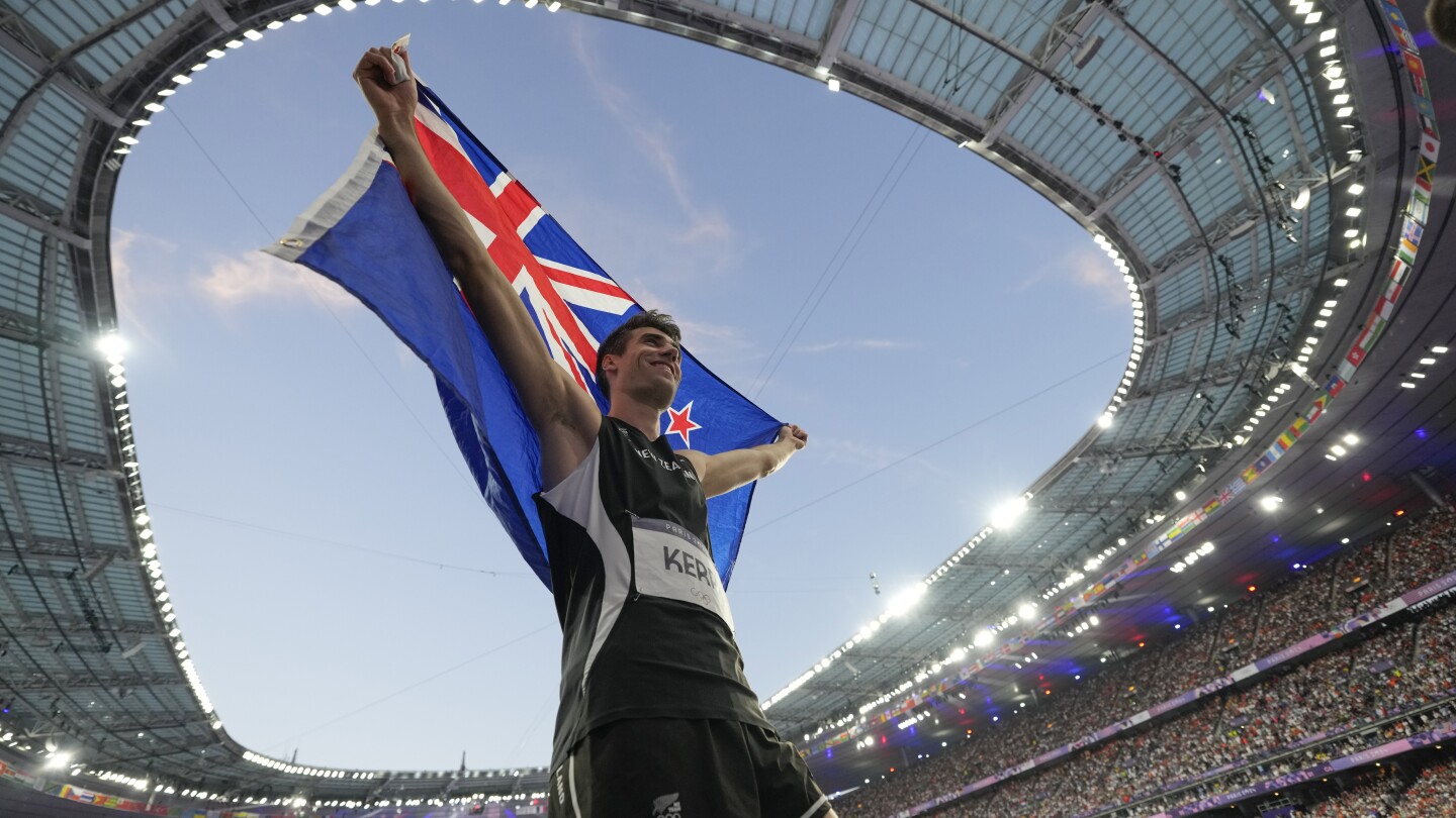 New Zealander Hamish Kerr defeats American Shelby McEwen in a playoff