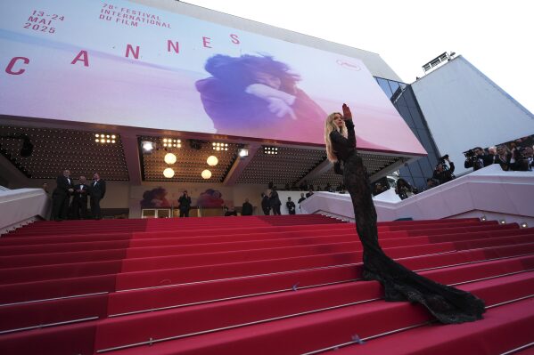 Stella Maxwell poses for photographers upon arrival at the premiere of the film 'The Phoenician Scheme' at the 78th international film festival, Cannes, southern France, Sunday, May 18, 2025. (AP Photo/Natacha Pisarenko)