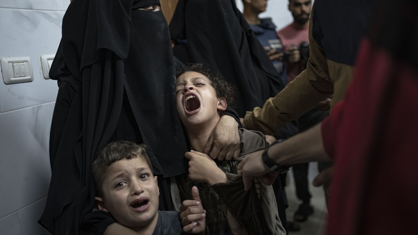 Het belangrijkste ziekenhuis van Gaza is in duisternis gehuld te midden van hevige gevechten, terwijl Israëlische aanvallen botsen met bondgenoten