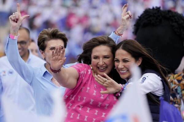 Presidential candidate Xóchitl Galvez waves during her opening campaign rally in Irapuato, Mexico, Friday, March 1, 2024. At right is Libia Dennise García, who is running as candidate for Governor of Guanajuato state. (AP Photo/Fernando Llano)