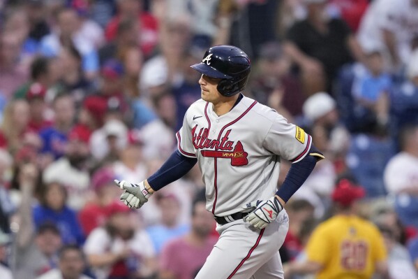 Ozzie Albies returns, Braves use 6-run 8th to blow away Phillies